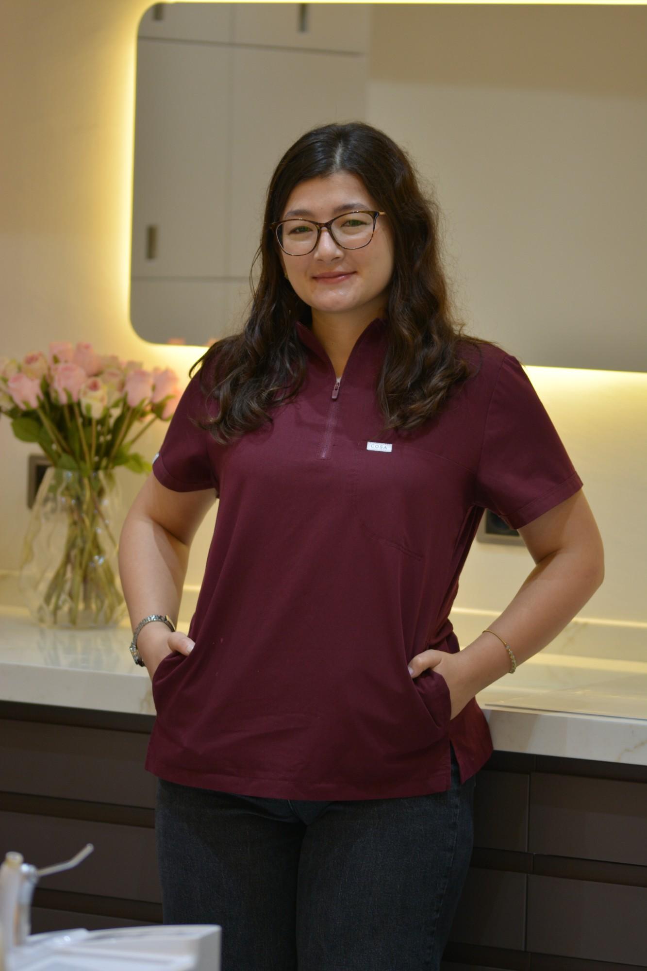 Dt. Emine Küçükerol kliniğinde