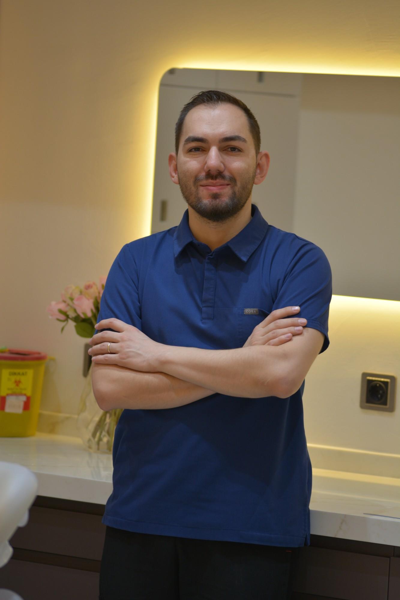 Dt. Necati Emre Kurtaran kliniğinde